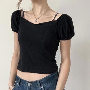urban outfitters black puff sleeve fitted top!